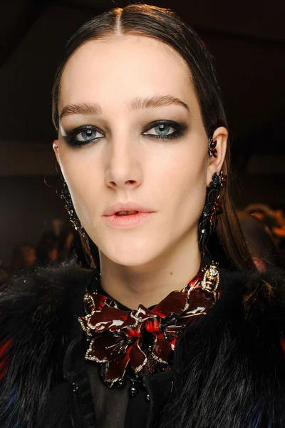 Look 14